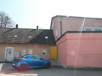 Auch von außen soll die "Lill" aufgehübscht werden. Die Eröffnung der neuen "LilLounge" ist für Anfang Mai geplant. Fotos: Sonja Adam