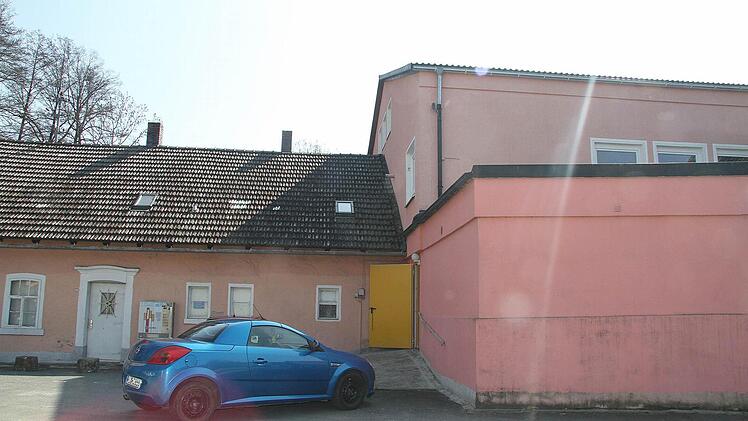 Auch von außen soll die "Lill" aufgehübscht werden. Die Eröffnung der neuen "LilLounge" ist für Anfang Mai geplant. Fotos: Sonja Adam