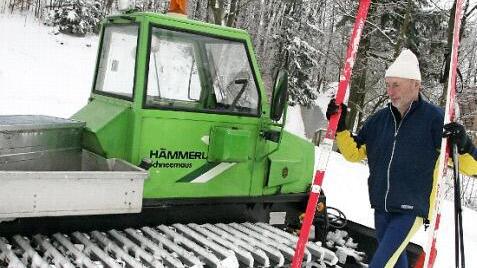 Langlauf auf der Radspitze: Karl Schoger wünscht sich vor allem ein neues Loipenspurgerät. Foto: Sonja Adam