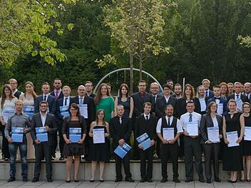 154 Bestattungsfachkräfte haben bei der Freisprechungsfeier Zeugnisse erhalten. Foto: Björn Hein