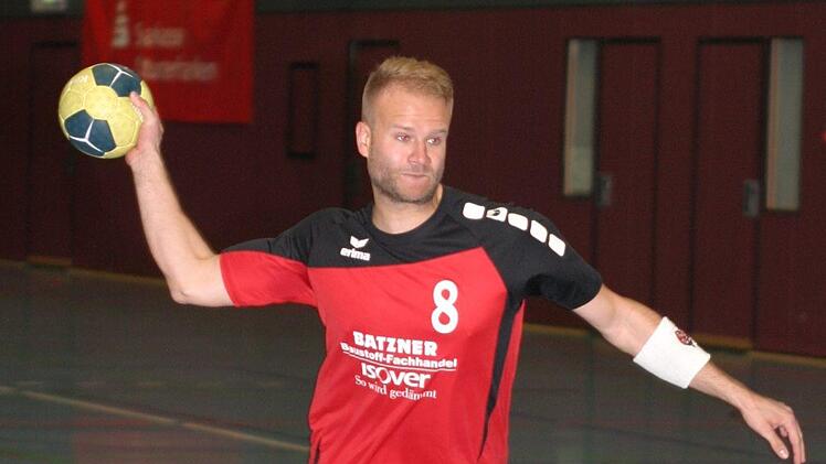 Neben seiner Torgefährlichkeit ist Raphael Hippeli  aus dem Eberner Team auf Grund seiner enormen Einsatzbereitschaft und seines Kampfgeistes  im Abwehrblock nicht wegzudenken.