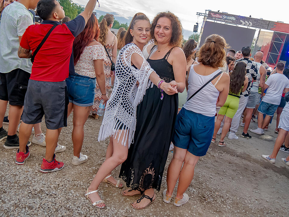 Mit internationalen und nationalen Live-Acts!