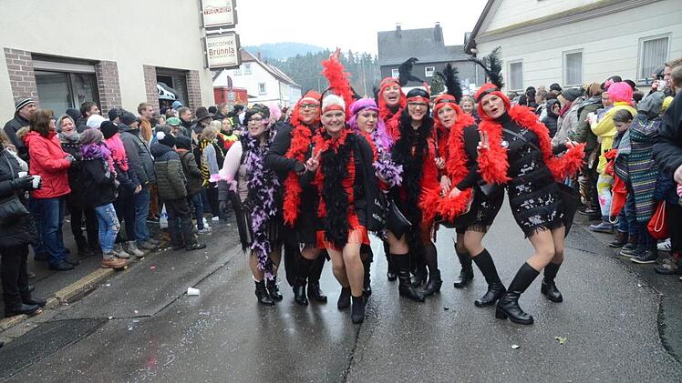Fast tausend Teilnehmer mit Gruppen und Motivwagen waren in Rothenkirchen dabei.Karl-Heinz Hofmann