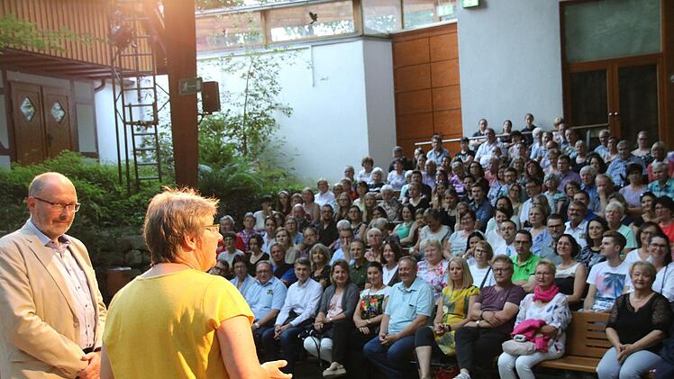 Die Bayerische Rundschau hatte Leser und Kunden an die Naturbühne Trebgast zum Stück "Pygmalion" eingeladen. Foto: Jürgen Gärtner