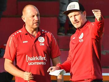 Die FCL-Trainer Oliver M&uuml;ller (links) und Christian Goller m&uuml;ssen sich mit dem Start in die Restr&uuml;ckrunde um eine Woche gedulden. Der Auftakt gegen Haibach f&auml;llt aus.Archiv/Gunther Czepera