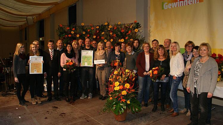 Stolz sind die Fatschenbrunner auf ihr Dorf und so reisten sie nach Rieden in der Oberpfalz, um ihre Preise im Wettbewerbs "Unser Dorf hat Zukunft - unser Dorf soll schöner werden" in Empfang zu nehmen.