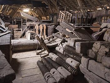 Die Sammlung in der "Alten Sch&auml;ferei": Die Objekte sind in ihrer Substanz zum Beispiel durch Sch&auml;dlinge gef&auml;hrdet. Ein Vorprojekt erfasst und sichert seit 2011 den Erhalt der Sammlung.  Foto: Gemeinde Ahorn