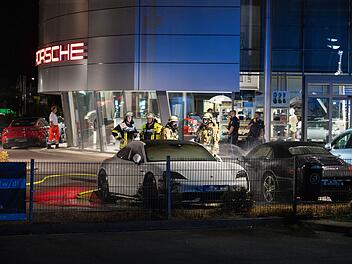 E-Porsche in Flammen: Sportwagen nach Brand völlig zerstört