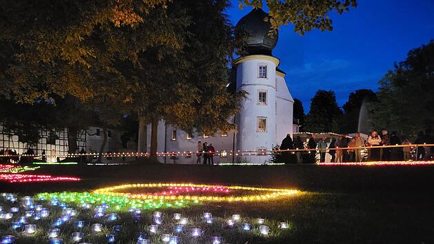 Romantisch wurde es rund um das Wasserschloss in Thundorf.