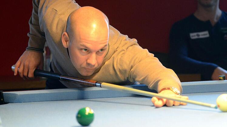 Vorjahressieger Bernd Jahnke kämpfte sich nach einem Patzer ins Turnier zurück, konnte seinen Titel aber nicht verteidigen.