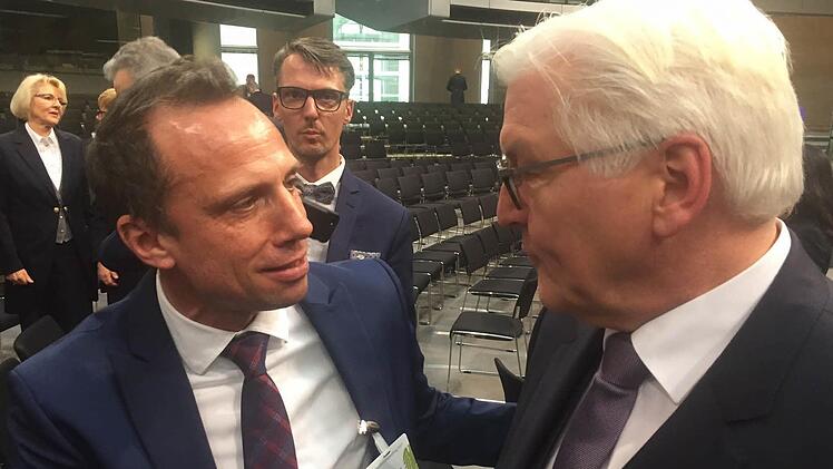 Thorsten Glauber (l.) mit dem neuen Bundespr&auml;sidenten Frank-Walter Steinmeier Foto: privat