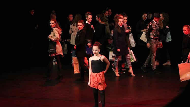 Matinee "Jugend spielt für Jugend" im Landestheater Coburg: Schüler der Ballettschule Karen Spreitzer.Foto: Jochen Berger