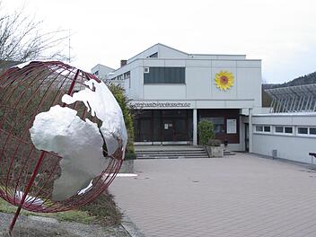 Die Förderzusage für die Turnhalle der Einhard-Schule lässt noch auf sich warten.  Foto: Winfried Ehling