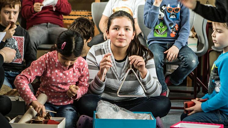 Proben-Endspurt: Schülerinnen und Schüler der Grundschule Coburg-Neuses üben für ihr Moldau-Projekt.Foto: Jochen Berger