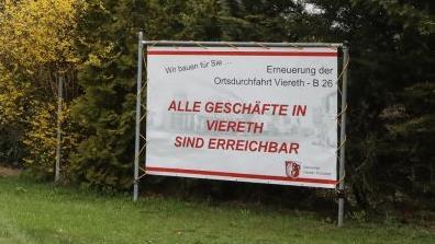 Wer bis zum Ortseingang von Viereth gekommen ist, erfährt dort, dass alle Geschäfte erreicbbar sind, dafür müssen sie aber an Absperrbaken vorbeifahren, was nur Anlieger dürfen. Darunter fallen auch Kunden und Gäste der Gastwirtschaft. Foto: Barbara Herbst