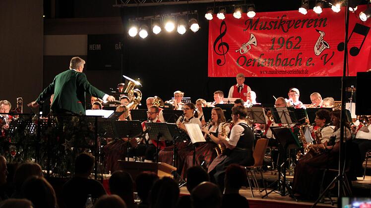Trachtenkapelle musizierte erstmals unter der Leitung ihres neuen Dirigenten Gregor Winkler.  Fotos: Hilmar Ruppert