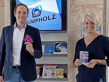 Andreas Rubenbauer (Geschäftsführer der Karl Krumpholz Rohrbau GmbH) und Sabrina Stöckert (Vorsitzende Öffentlichkeitsarbeit Kronach er. leben)  Foto: pr