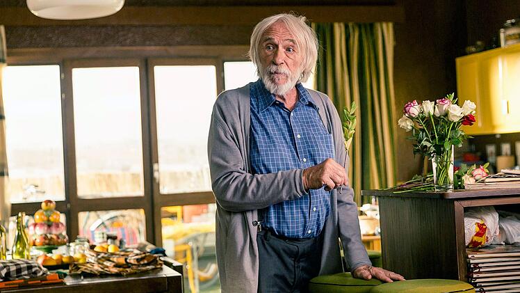 "Der große Blonde mit dem schwarzen Schuh" ist gut gealtert: Pierre Richard überzeugt auf ganzer Linie. Als Grandseigneur in romantischer Winterblüte bildet er den Kern einer grandiosen Ensemble-Komödie.