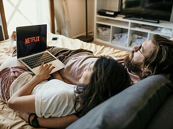 Diese neuen und alten Liebesfilme/ - Serien solltest du auf Netflix unbedingt schauen