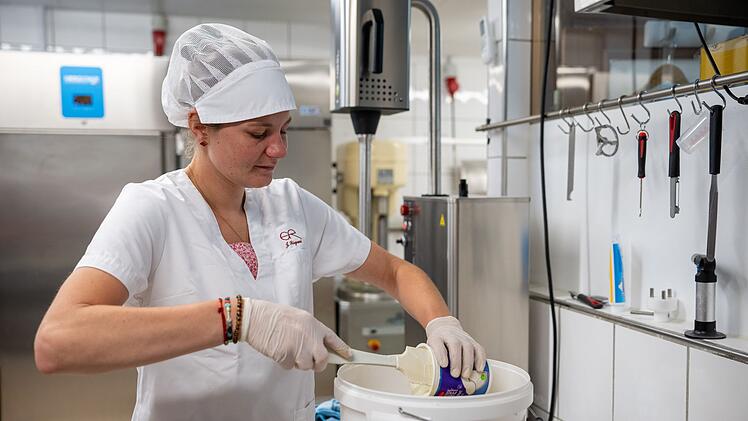Eiscaf&eacute; Rigoni stellt Hundeeis her