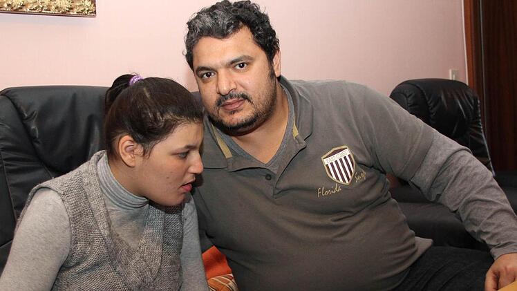 Nejib Cherif, Vater von Mariem, fordert die unbekannten Diebe auf: Gebt uns den Rollstuhl unserer behinderten Tochter zurück.  Foto: Sebastian Martin
