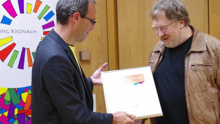 Martin Holzner (l.) vom Bayerischen Jugendring zeichnete Martin Schinnerer aus. Foto: Marco Meißner