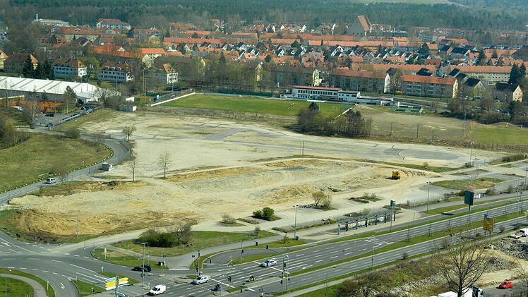 2014 lag das Gelände noch brach. Mitte des vergangenen Jahres haben die Arbeiten begonnen. Foto: Ronald Rinklef