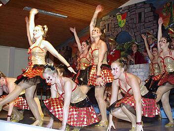 Die "Wilde 14" gewinnt mit ihrem Showtanz viel Beifall.  Foto: Winfried Ehling