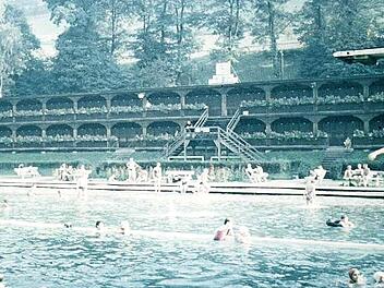 Viele Jahre sorgte die Wasserwacht-Ortsgruppe Kulmbach im Freibad - hier eine historische Aufnahme - f&uuml;r die Sicherheit der Badeg&auml;ste.