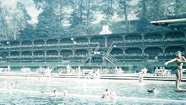 Viele Jahre sorgte die Wasserwacht-Ortsgruppe Kulmbach im Freibad - hier eine historische Aufnahme - f&uuml;r die Sicherheit der Badeg&auml;ste.