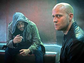 Düsterer Thriller: Moritz Bleibtreu (links) als Henry und Jürgen Vogel als Erik in "Stereo". Teile des Films wurden in der eheamligen Fasanerie von Schloss Callenberg gedreht. Foto: Stephan Rabold / Frisbee Films