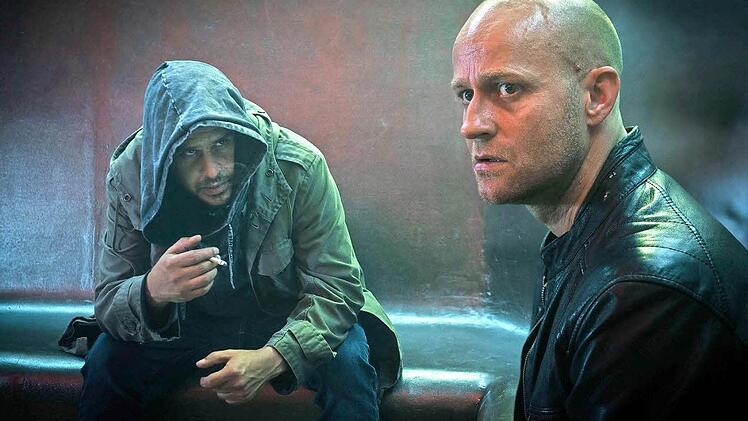 Düsterer Thriller: Moritz Bleibtreu (links) als Henry und Jürgen Vogel als Erik in "Stereo". Teile des Films wurden in der eheamligen Fasanerie von Schloss Callenberg gedreht. Foto: Stephan Rabold / Frisbee Films