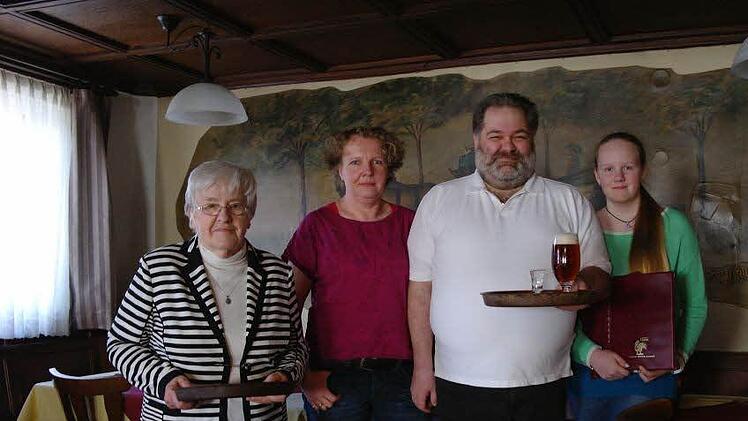 Jürgen Kessler, Inhaber und Wirt des Gashauses Postkutsche in Kothen, kann sich auf seine Familie verlassen. Foto: Stephanie Elm