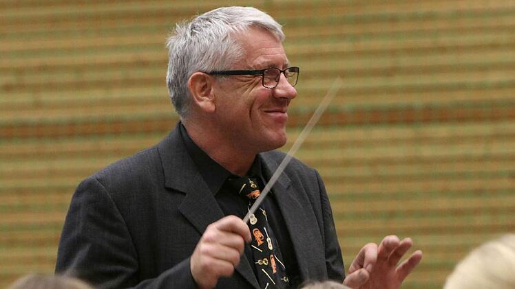 Impresionen vom Sinfoniekonzert in der Franz Goebel Halle Rödental mit dem Jugendorchester Rödental und dem Orchester der Musikfreunde Neustadt: Gerhard Eller dirigiertFoto: Jochen Berger