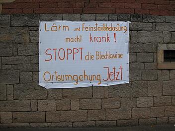 Mit einer Plakataktion an den Durchgangsstraßen im Jahr 2015 machte die Bürgerinitative auf die Verkehrsbelastung in Nüdlingen aufmerksam. Ewald Kiesel