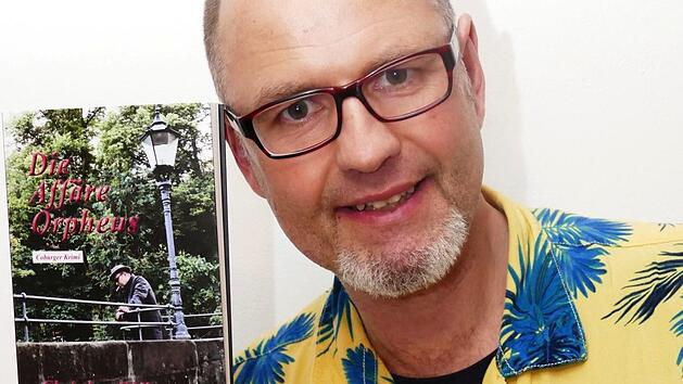 Stolzer Autor eines Krimis, der in Zeiten des Kalten Krieges in Coburg spielt: Christian G&ouml;llerprivat