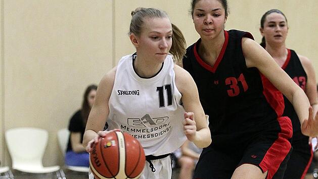 Die Kemmernerin Ramona Hesselbarth (l.) l&auml;sst die M&uuml;nchnerin Aliza Williams stehen. Foto: sportpress