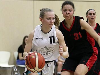 Die Kemmernerin Ramona Hesselbarth (l.) l&auml;sst die M&uuml;nchnerin Aliza Williams stehen. Foto: sportpress