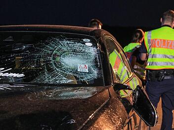 Bei einem Verkehrsunfall bei Neunkirchen am Brand im Kreis Forchheim wurde ein Radfahrer lebensgefährlich verletzt. Foto: NEWS5 / Merzbach