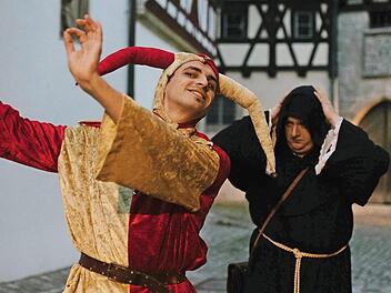 Till Eulenspiegel und Stadtwache Edelbert bereichern die Bamberger Gassenspiele.