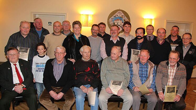 Der Kreisfischereiverein Kronach ehrte langjährige Mitglieder.  Foto: Rainer Glissnik