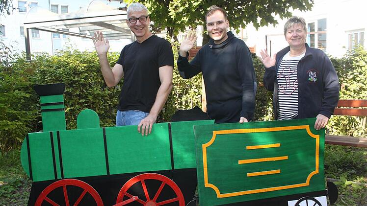 Er ist zum ersten Mal dabei, Carlo Schwab (Mitte). Seine Kollegin Evi Heyder dagegen ist bei den Shakespeare-Spielen seit der ersten Aufführung auf der Bühne zu sehen. Mit im Bild: Daniel Leistner  Foto: Veronika Schadeck