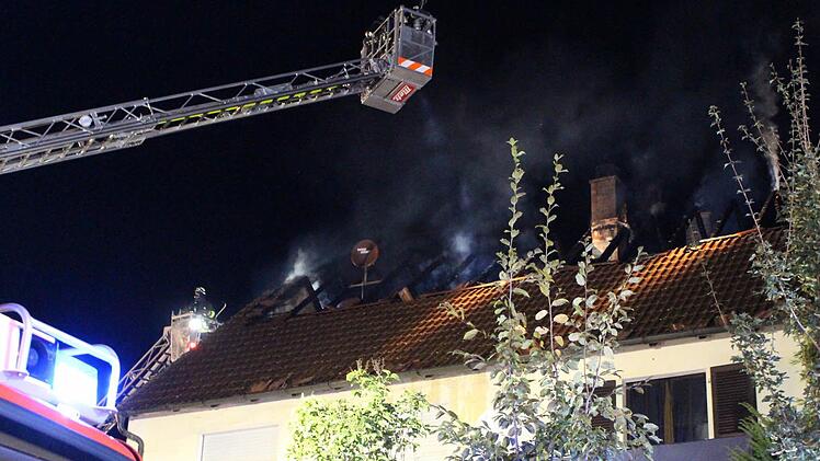 Brand in der Bergstraße in Höchstadt. Foto: Andreas Dorsch