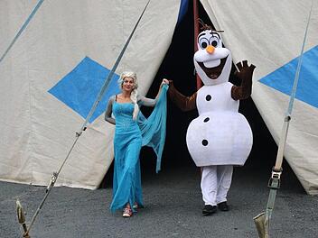 Ein Höhepunkt bei Vorstellungen des "Cicus Renz" wird der Auftritt von Elsa und Olaf in der Manege sein, in der es bei der Eisshow auch "schneien" wird. Foto: Michael Stelzner