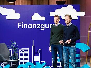 Die Zwillinge Alexander und Benjamin Michel, die ihr Büro im Nürnberger Zollhof haben, machen die Kontoverwaltung so einfach wie noch nie. Ihre App "Finanzguru" erstellt eine Übersicht über alle Verträge die regelmäßig das Konto belasten und bietet die Möglichkeit diese einfach zu verändern oder zu kündigen. Foto: Vox