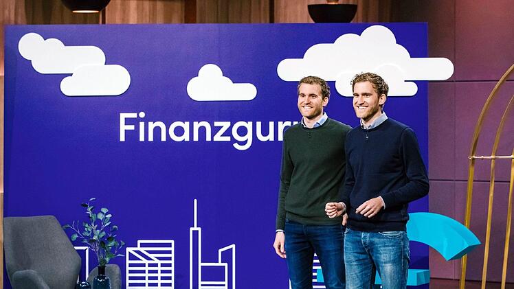 Die Zwillinge Alexander und Benjamin Michel, die ihr Büro im Nürnberger Zollhof haben, machen die Kontoverwaltung so einfach wie noch nie. Ihre App "Finanzguru" erstellt eine Übersicht über alle Verträge die regelmäßig das Konto belasten und bietet die Möglichkeit diese einfach zu verändern oder zu kündigen. Foto: Vox
