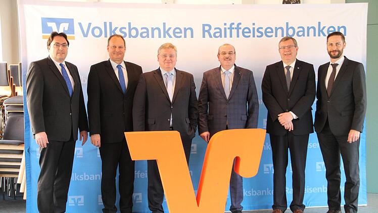 Stellten die Zahlen für das Jahr 2018 vor (von links): Christian Senff, Thomas Siebenaller, Hans-Joachim Autsch, Ulrich Klein, Michael Lieb und Christoph Bäumel.  Foto: Gerda Völk