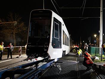 Würzburg: Erste von 18 neuen Straßenbahnen ist da - Voraussichtlicher Starttermin bekannt Würzburg: Erste von 18 neuen Straßenbahnen ist da - Voraussichtlicher Starttermin bekannt