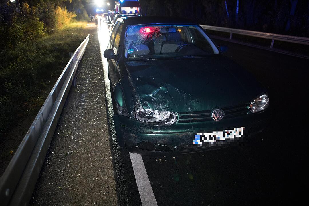 Rollerfahrer wird von Auto erfasst und stirbt