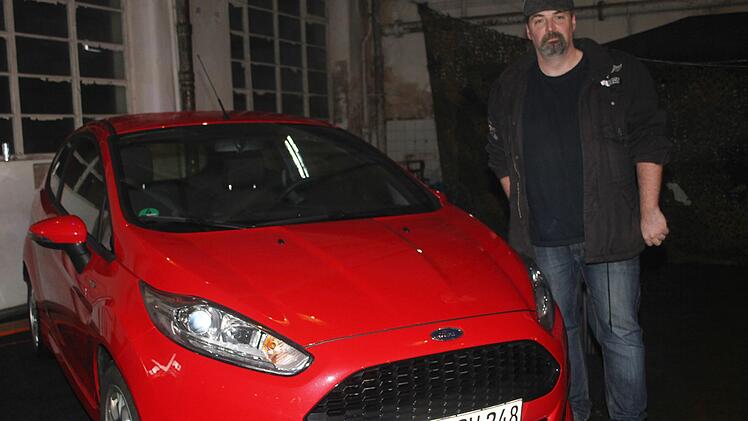 Stefan Walter hat einen nagelneuen roten Fiesta. Das Auto hat einen 101 PS-starken Eco-Boost-Motor und schafft mehr als 200 Stundenkilometer Spitzengeschwindigkeit.Sonny Adam